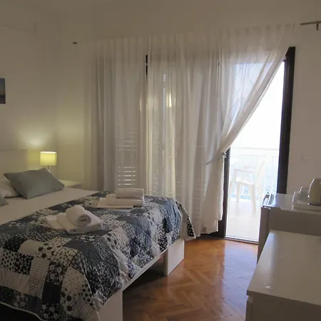 Guest house And With A Swimming Pool Brist, Makarska - 15620