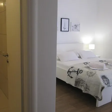 Guest house And With A Swimming Pool Brist, Makarska - 15620 Brist