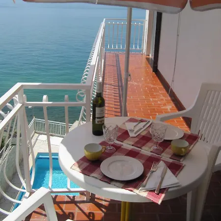 Guest house And With A Swimming Pool Brist, Makarska - 15620