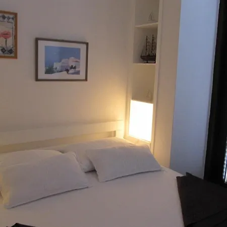 And With A Swimming Pool Brist, Makarska - 15620 Guest house Brist