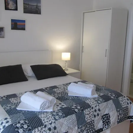 And With A Swimming Pool Brist, Makarska - 15620 Guest house
