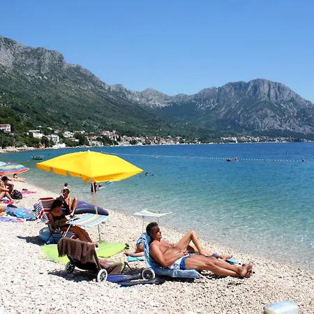 Maison d'hôtes And With A Swimming Pool Brist, Makarska - 15620 Brist