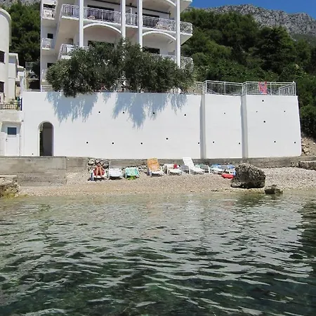 Maison d'hôtes And With A Swimming Pool Brist, Makarska - 15620 Brist