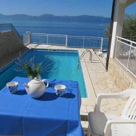 And With A Swimming Pool Brist, Makarska - 15620 3* Brist