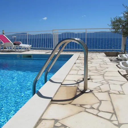 Maison d'hôtes And With A Swimming Pool Brist, Makarska - 15620 Brist
