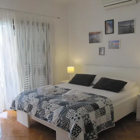 And With A Swimming Pool Brist, Makarska - 15620 Maison d'hôtes 3*