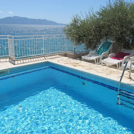 And With A Swimming Pool Brist, Makarska - 15620 Maison d'hôtes