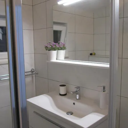 And With A Swimming Pool Brist, Makarska - 15620 Maison d'hôtes 3*