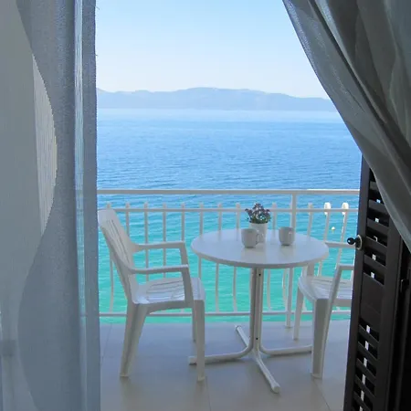 And With A Swimming Pool Brist, Makarska - 15620 Maison d'hôtes